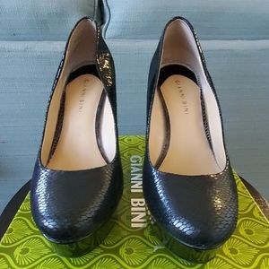 Gianni Bini black wedges size 9